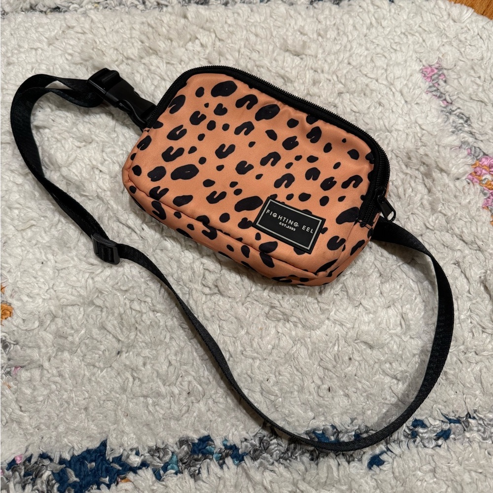 FE sling bag